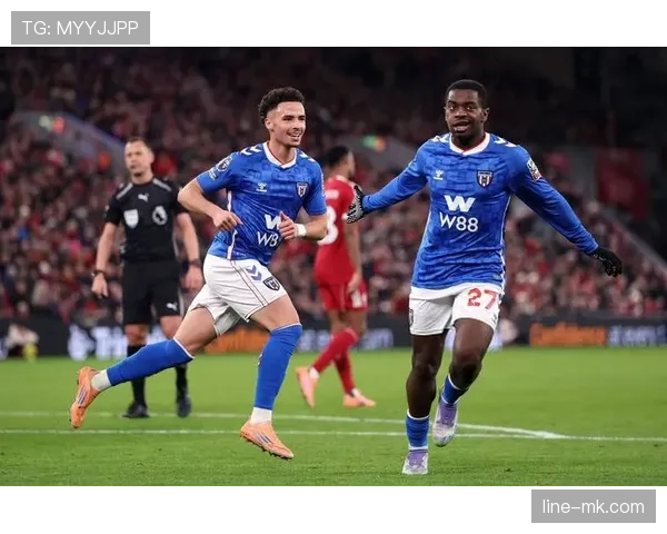 桑德兰新援加盟阵容再升级，球队前景备受瞩目