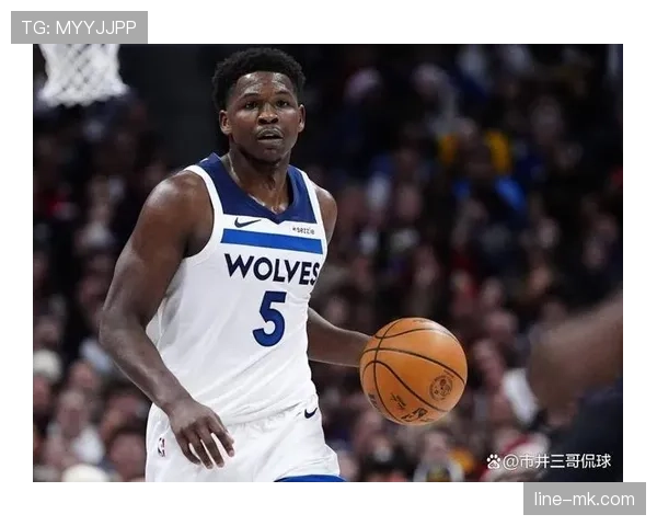 爱德华兹通过突破拉开与兰德尔的得分差距展现核心锋线价值