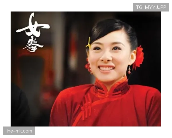 刘璇在小区电梯里穿瑜伽服像隔壁姐姐，包里却像装了一个小型奢侈品店